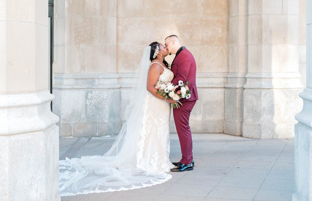 couple kissing outside