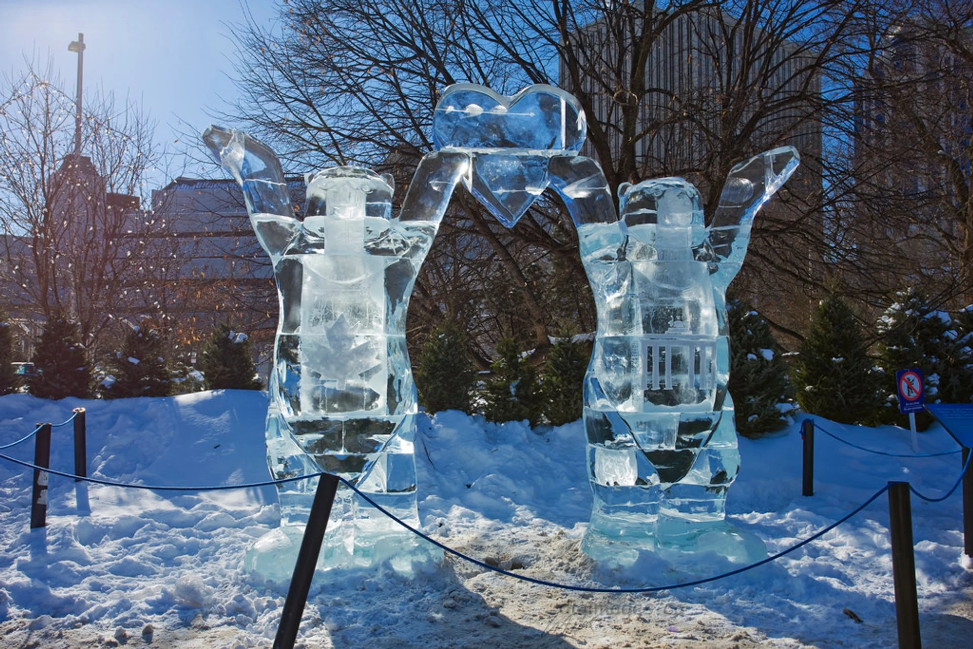 Two ice sculpture polar bears standing with their arms up connected by a heart